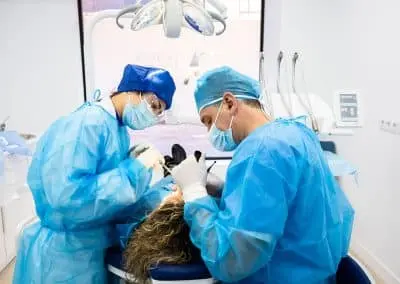 curso de implantes dentales en pacientes